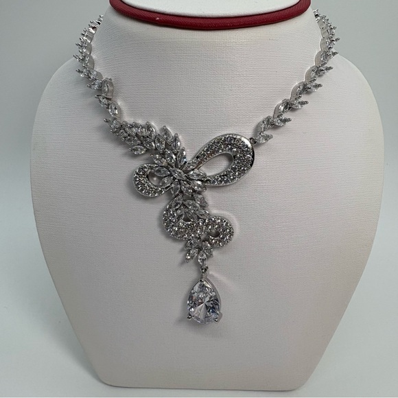 Crystal Zircon Teardrop Statement Lariat Necklace And Earrings Set Brand New